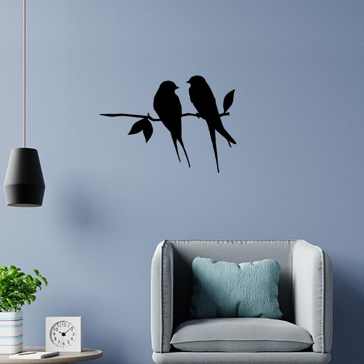 Handgefertigte Metall-Vogel-Silhouette, schwarze Metallkunst als Garten- und Heimdeko. Stilvolle Tierfigur.
