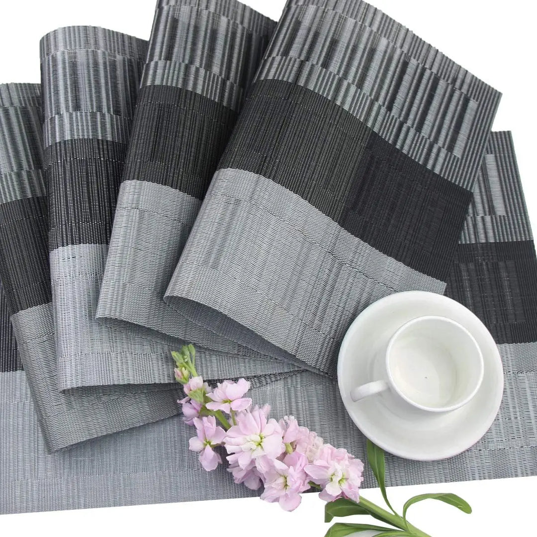 Hochwertige, hitzebeständige PVC-Tischsets, ideal als Tischschutz und elegante Dekoration für Ihren Esstisch.
