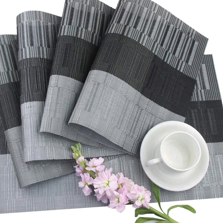 Hochwertige, hitzebeständige PVC-Tischsets, ideal als Tischschutz und elegante Dekoration für Ihren Esstisch.