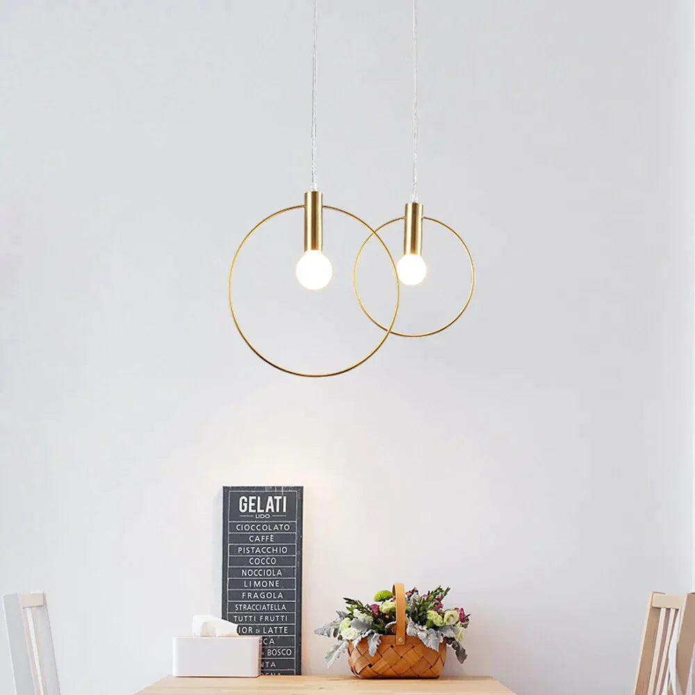 Atemberaubende goldene Ring-Pendelleuchte im Nordic Industriedesign; moderne, elegante Deckenleuchte für Ihr Zuhause.