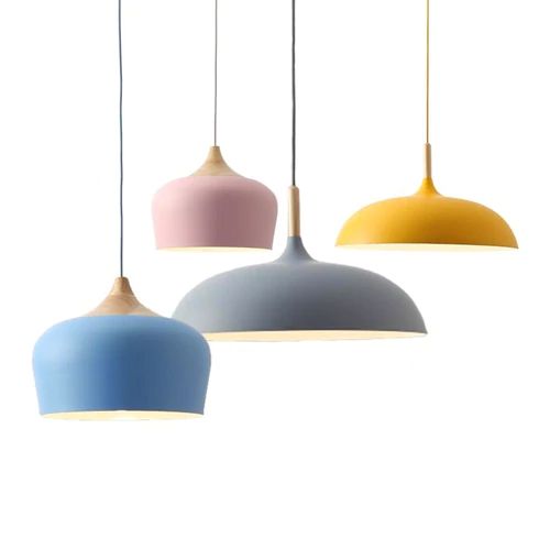 Elegante Retro-Pendelleuchte aus Metall & Holz in Pastellfarben. Ideal als Deckenlampe für Wohnzimmer & Küche.