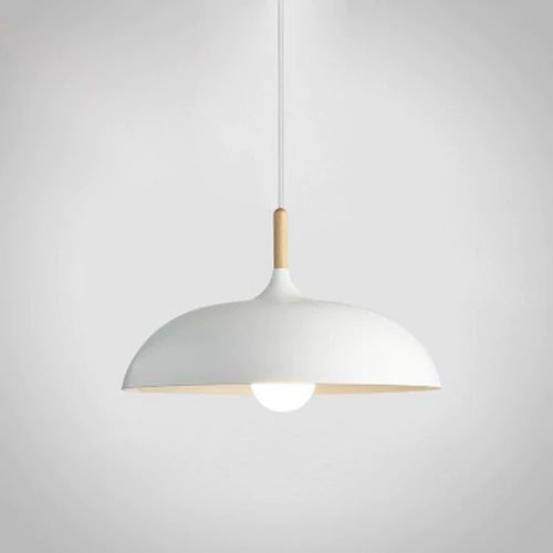 Drei Retro-Pendelleuchten in Pastelltönen, Metall & Holz. Stilvolle Beleuchtung über Esstisch oder Küchentheke.