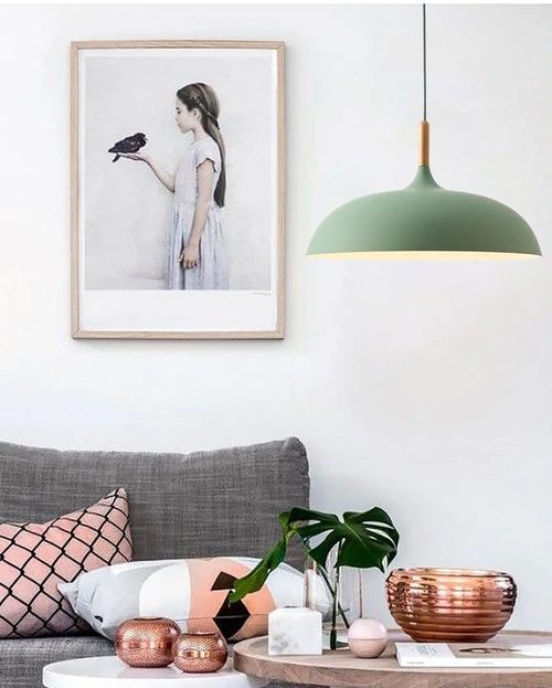 Cremefarbene Retro-Pendelleuchte aus Metall & Holz. E27 Deckenlampe für skandinavische Einrichtung. Zeitlos elegant.