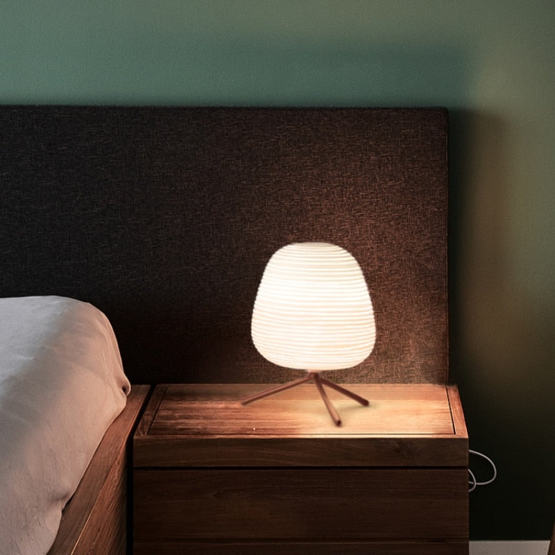 Moderne Tischleuchte im Zen-Stil, Glaslampe für sanfte Beleuchtung im Büro oder Wohnzimmer.