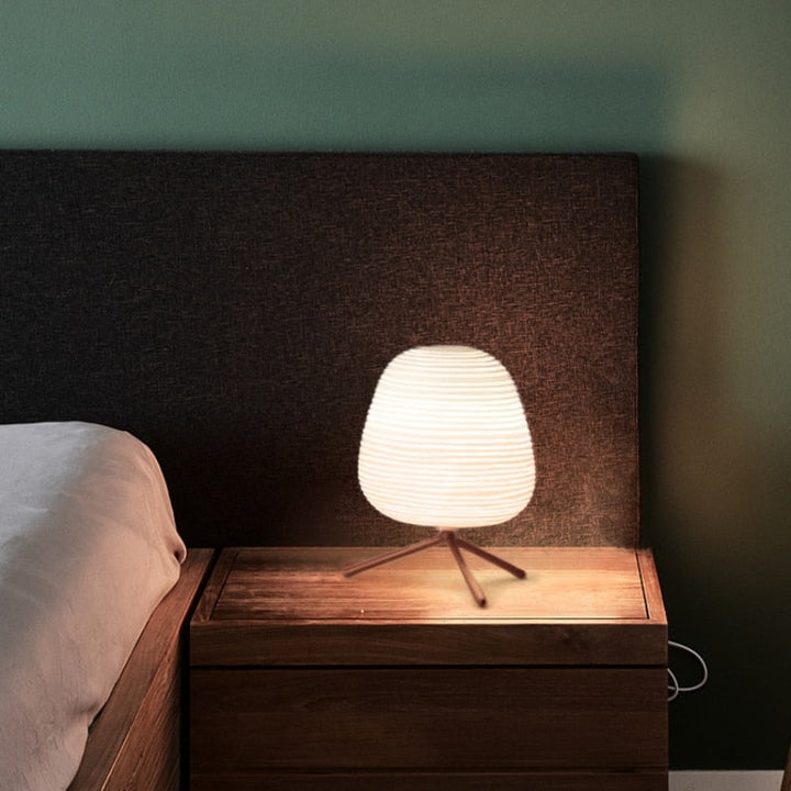 Moderne Tischleuchte im Zen-Stil, Glaslampe für sanfte Beleuchtung im Büro oder Wohnzimmer.