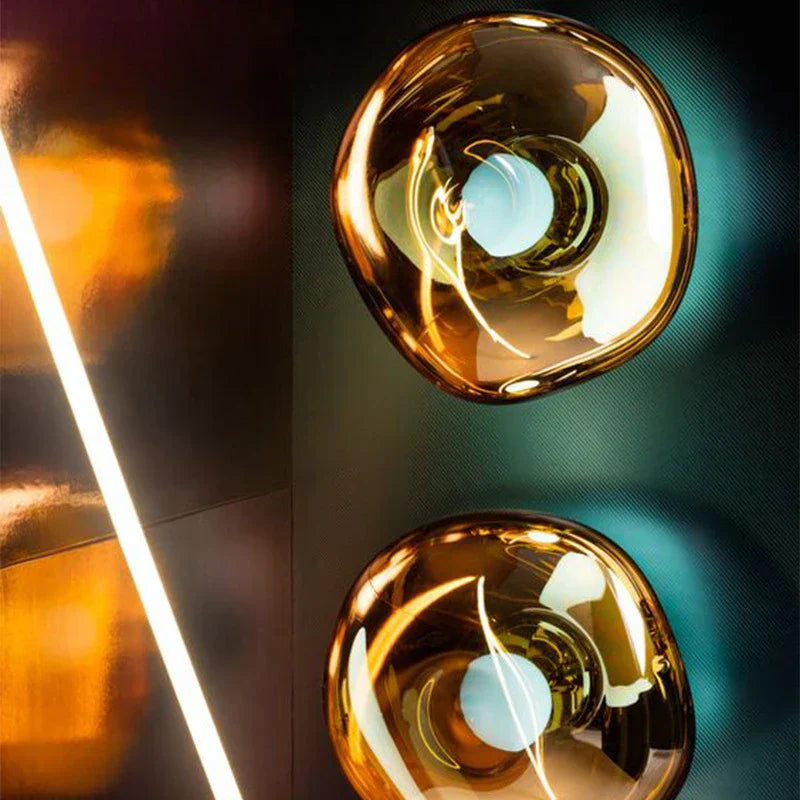 Detailaufnahme der strukturierten Lava Wandleuchte, einzigartige Optik für skandinavische Innenbeleuchtung.
