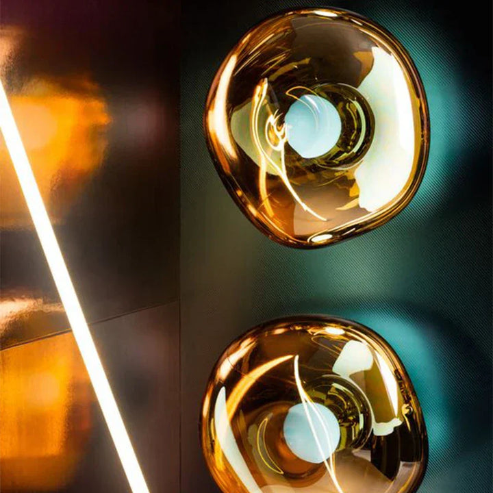 Detailaufnahme der strukturierten Lava Wandleuchte, einzigartige Optik für skandinavische Innenbeleuchtung.