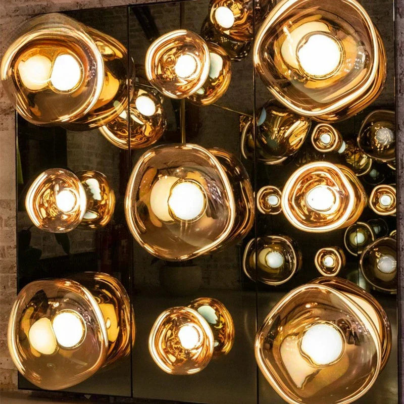Minimalistische Lava Wandleuchte, perfekt als stilvolle Büro Lampe oder Schlafzimmerbeleuchtung.