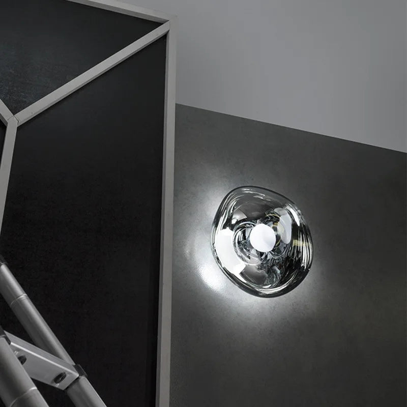 Wohnzimmerleuchte: Elegante Lava Wandleuchte im skandinavischen Stil für moderne Innenräume.