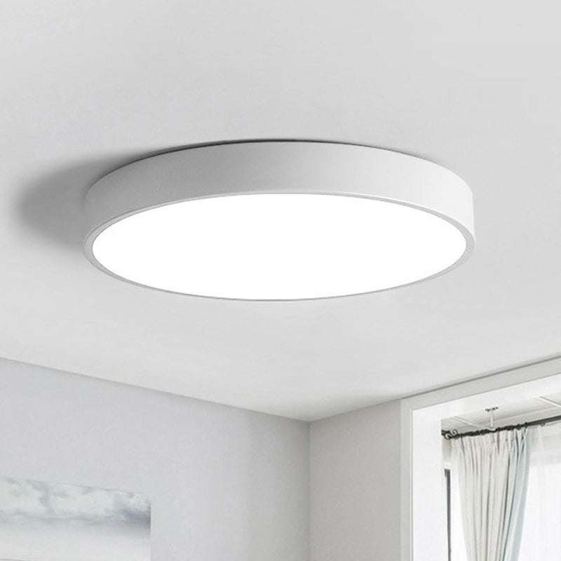 Moderne LED Deckenleuchte im skandinavischen Design, minimalistisch, in Gold für Küche & Esszimmer.
