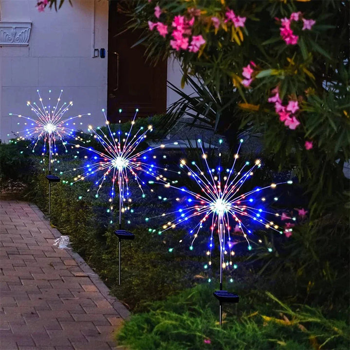 Moderne Solar Gartenlampe mit LED Feuerwerks-Effekt. Perfekte Außenbeleuchtung & Garten Deko, umweltfreundlich.