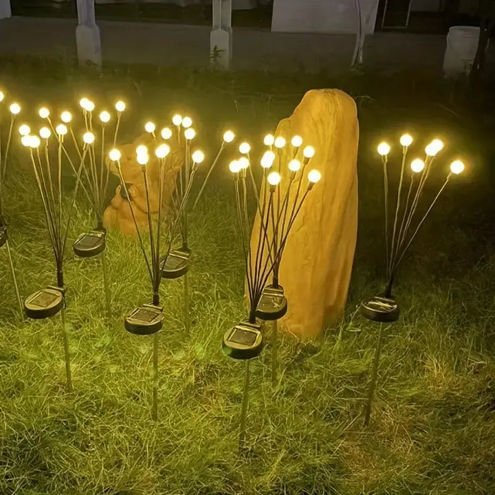 Stilvolle Solar-Gartenleuchte mit integriertem LED-Licht, perfekte Ergänzung für jede Außenanlage.