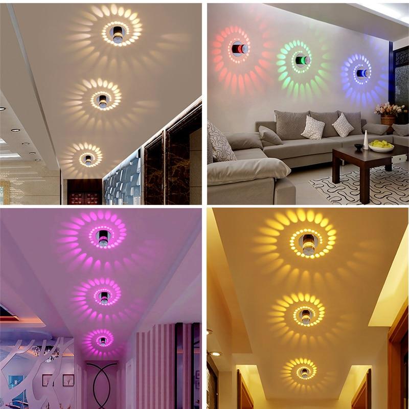 Stilvolle Spiral-Deckenlampe mit integrierter LED-Beleuchtung, dimmbar für individuelle Lichtstimmung.