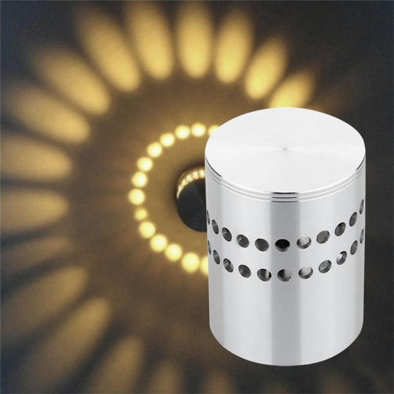 Elegante LED-Deckenlampe mit innovativer Spiralform, energieeffiziente Beleuchtungslösung mit Stil.
