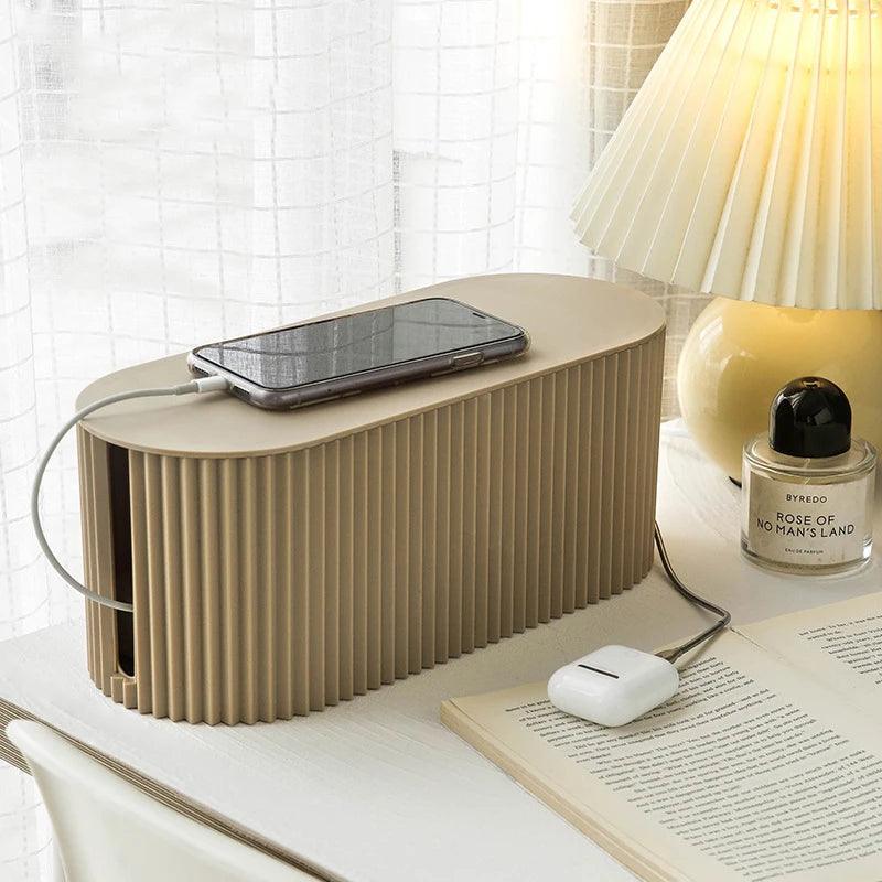Moderne TidyVolt Kabelmanagement Box; ideale Lösung für Kabelsalat, Organisationsbox für Schreibtisch & TV-Bereich.