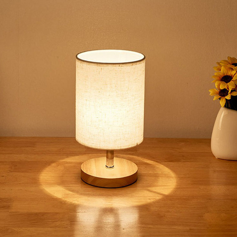 Stimmungsvolle Tischlampe aus Holz und Leinen. Perfekte Innenbeleuchtung für Wohnzimmer und Schlafzimmer Deko.