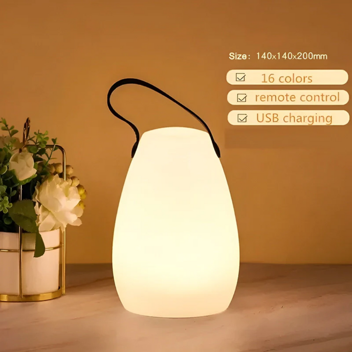 Stilvolle LED-Tischlampe, tragbar und wasserfest, bringt warmes Licht auf jeden Tisch, drinnen & draußen.