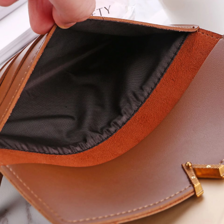 Modisches Accessoire: Lange unisex Geldbörse mit Goldverschluss, passend zu jedem Outfit.