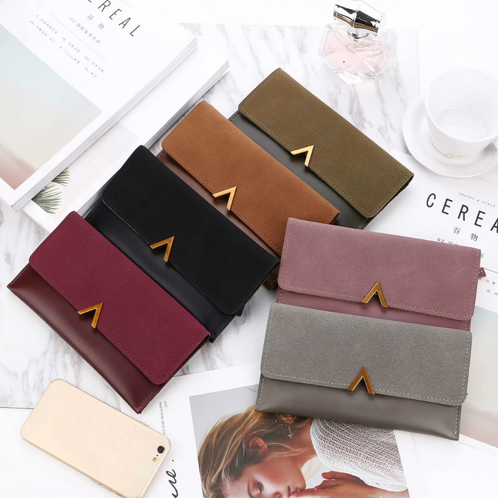 Vielseitige lange unisex Geldbörse, elegant und praktisch, mit markantem Goldverschluss für Organisation.