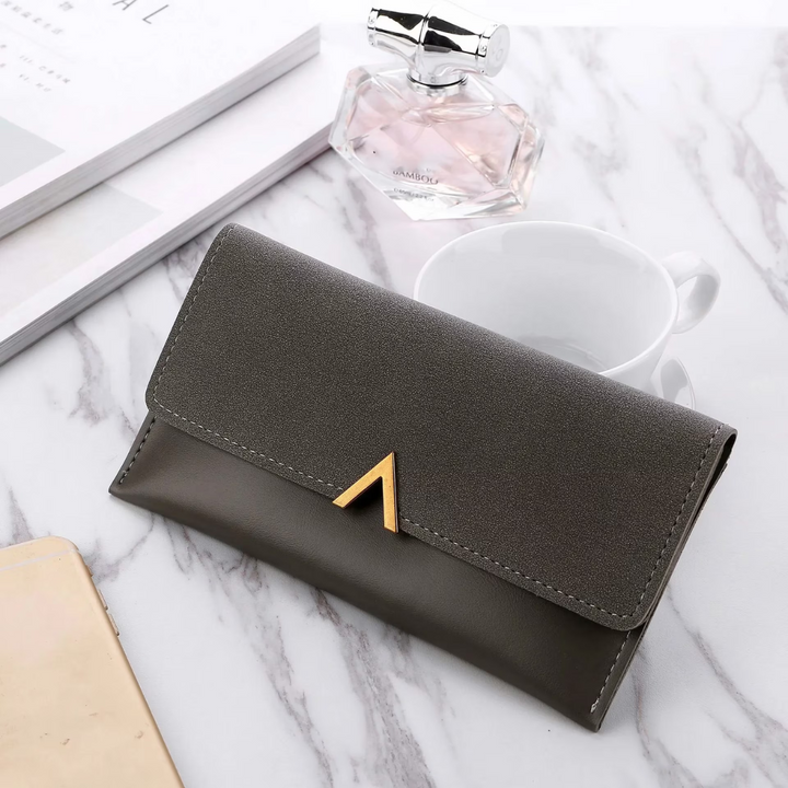 Modische lange Geldbörse unisex, mit edlem Goldverschluss, ideal als stilvolles Accessoire.