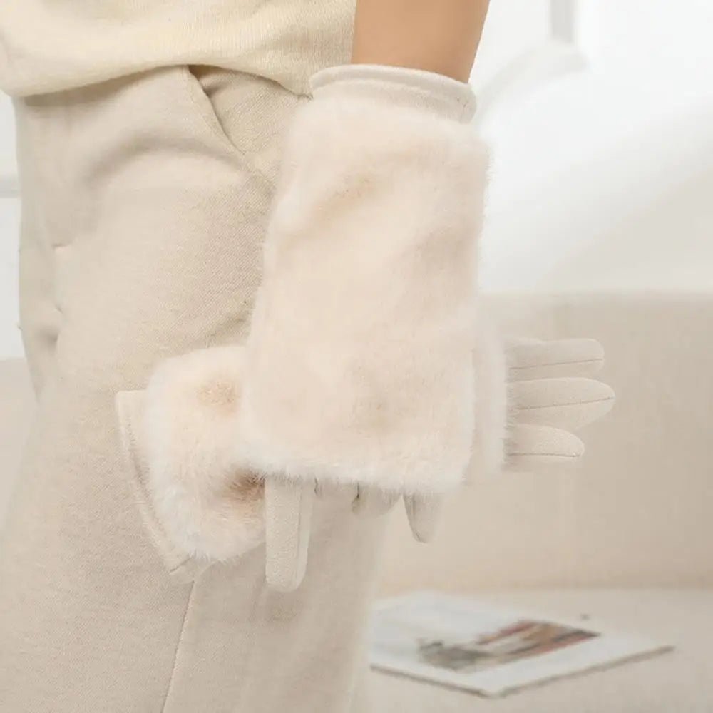 Ein Paar elegante Unisex Winterhandschuhe als Geschenkidee, warm, Touchscreen-kompatibel und modisch.