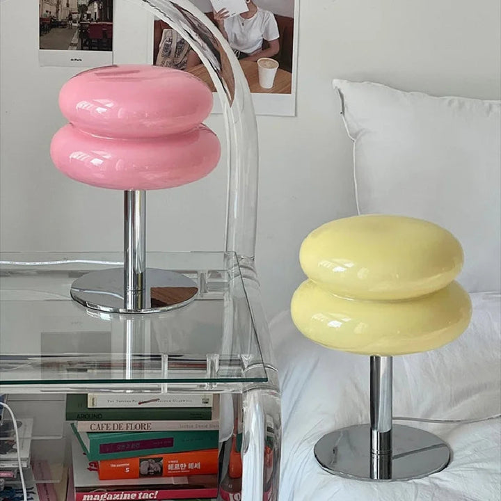 Elegante Vintage Bauhaus Tischlampe, kabellos, dimmbar, perfekte Beleuchtung für Wohn- oder Bürobereich.