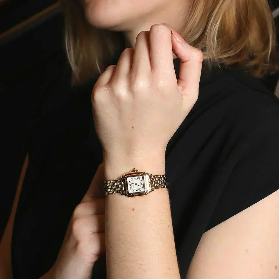 Glamouröse Vintage Quarz-Damenuhr, ein luxuriöser Blickfang. Moderner Zeitmesser und elegantes Mode-Accessoire.