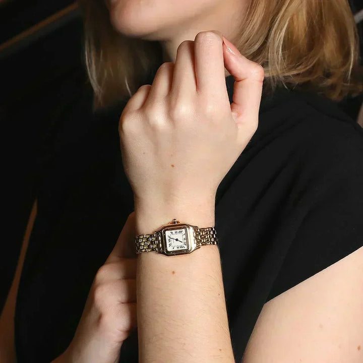 Glamouröse Vintage Quarz-Damenuhr, ein luxuriöser Blickfang. Moderner Zeitmesser und elegantes Mode-Accessoire.