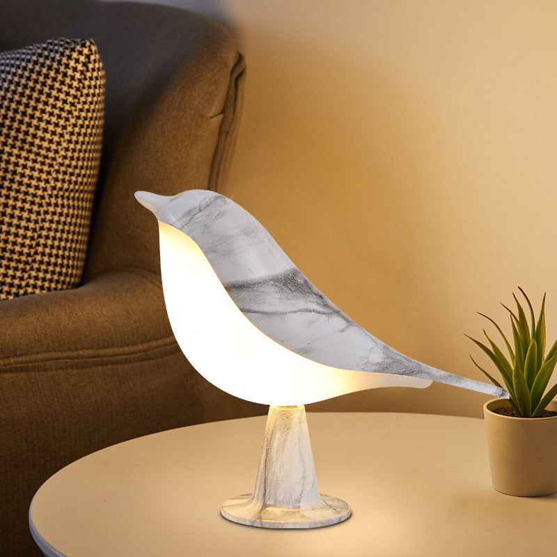 Moderne Vogel Tischlampe mit LED Licht, wiederaufladbar, ideal als Deko und Ambiente Beleuchtung.