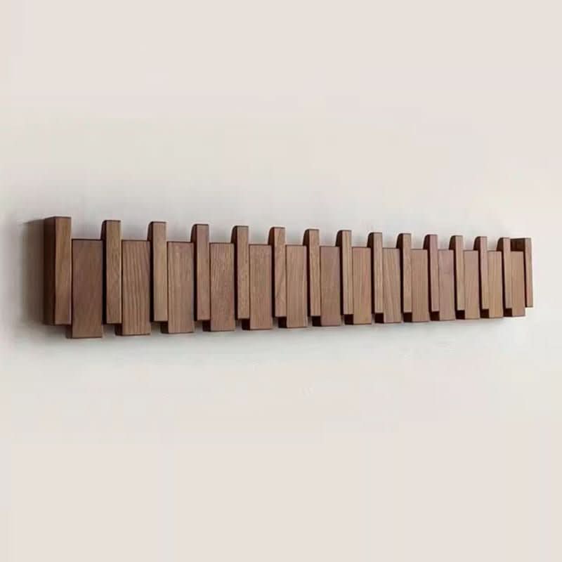 Elegante Wandgarderobe im Klavierstil aus handgefertigtem Holz mit platzsparenden Klapphaken für Flur & Diele.