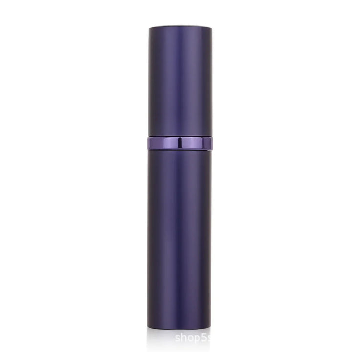 Minimalistischer 5ml Reise-Parfümzerstäuber, nachfüllbar. Auslaufsicher, stilvolles Beauty-Accessoire.