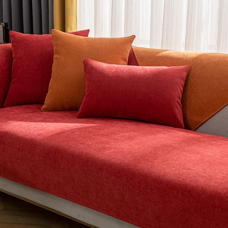 Eleganter Chenille Sofabezug in Beige, schützt Möbel und verschönert das Wohnzimmer.