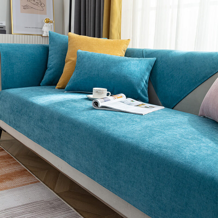 Wohnzimmer mit elegantem Chenille Sofabezug in Creme, schafft eine gemütliche Atmosphäre.