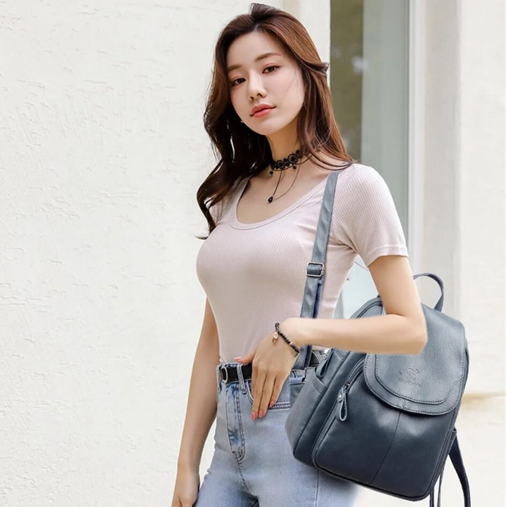 Brauner Damen-Lederrucksack, modisch & praktisch, ideal als City- oder Alltagsrucksack.