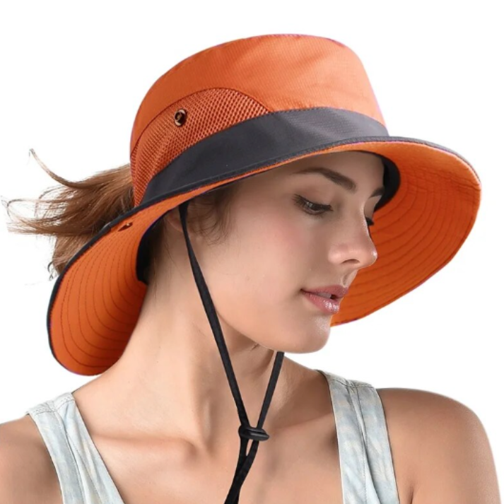 Damenmode-Accessoire: Eleganter Sonnenhut für den Sommer, vielseitig kombinierbar.