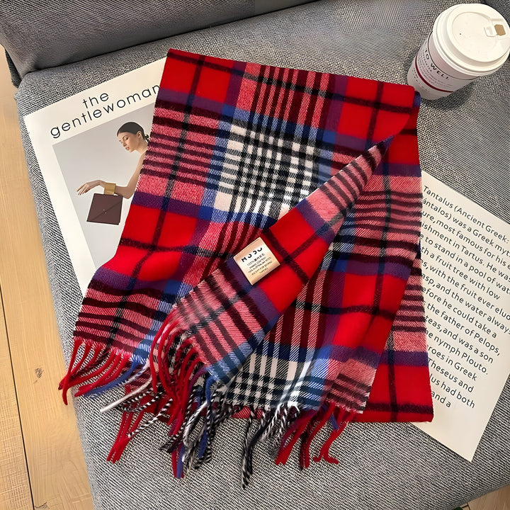 Bequemer Damen Schal mit britischem Karomuster. Stylisches und wärmendes Accessoire für kalte Tage.
