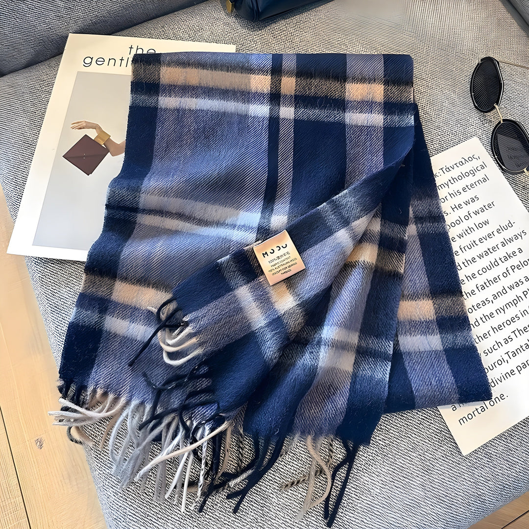 Schicker Damen Schal im Karomuster-Design. Perfekt als warmes und elegantes Accessoire für den Winter.