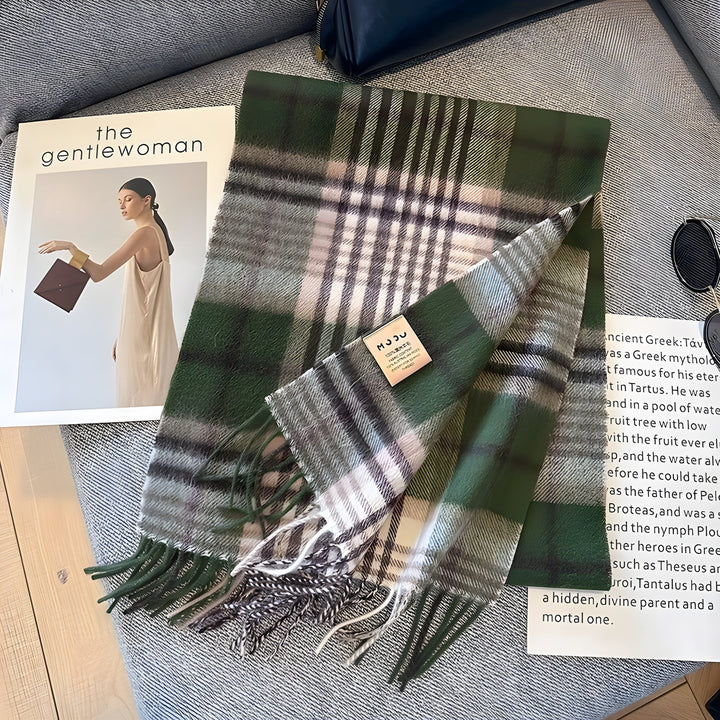 Eleganter Damen Winterschal mit Karomuster in warmen Tönen. Ideal für stilvolle Auftritte im Herbst & Winter.