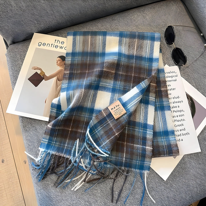 Eleganter Damen Schal mit klassischem Karomuster für den Winter. Hält warm und ist ein modisches Highlight.