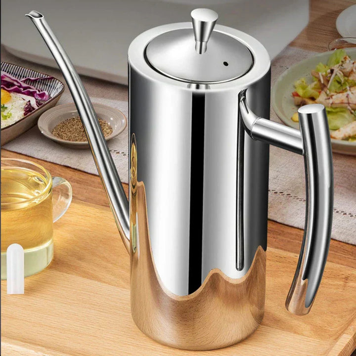 Moderner Küchen-Ölbehälter aus Edelstahl mit feinem Ausgießer. Perfekt zum Kochen und Servieren von Öl.