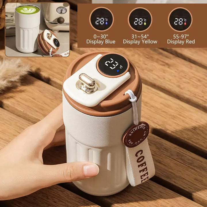 Eleganter Edelstahl Thermobecher 450ml mit LED Temperaturanzeige für Kaffee unterwegs.