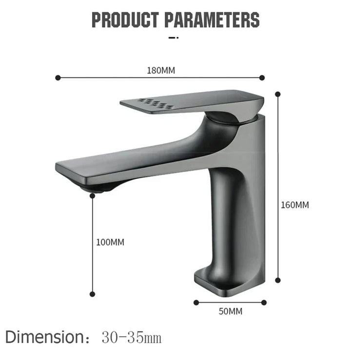 Detailansicht: Einhebelmischer-Armatur für Badezimmer. Ergonomischer Wasserhahn-Griff aus Metall.