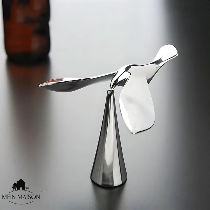 Stilvoller Flaschenöffner in Silber, perfekt als Barzubehör und für schnelles Öffnen.