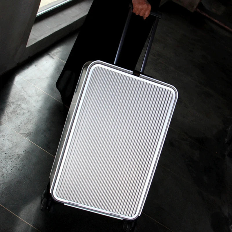 Robuster Hartschalen-Reisekoffer; sicheres Handgepäck mit 360-Grad-Rollen; ideal für Business- & Urlaubsreisen.