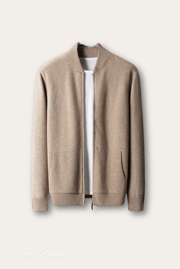 Bequemer Herren Winterpullover mit Stehkragen. Ideal für Freizeit und elegante Männermode, langarm.