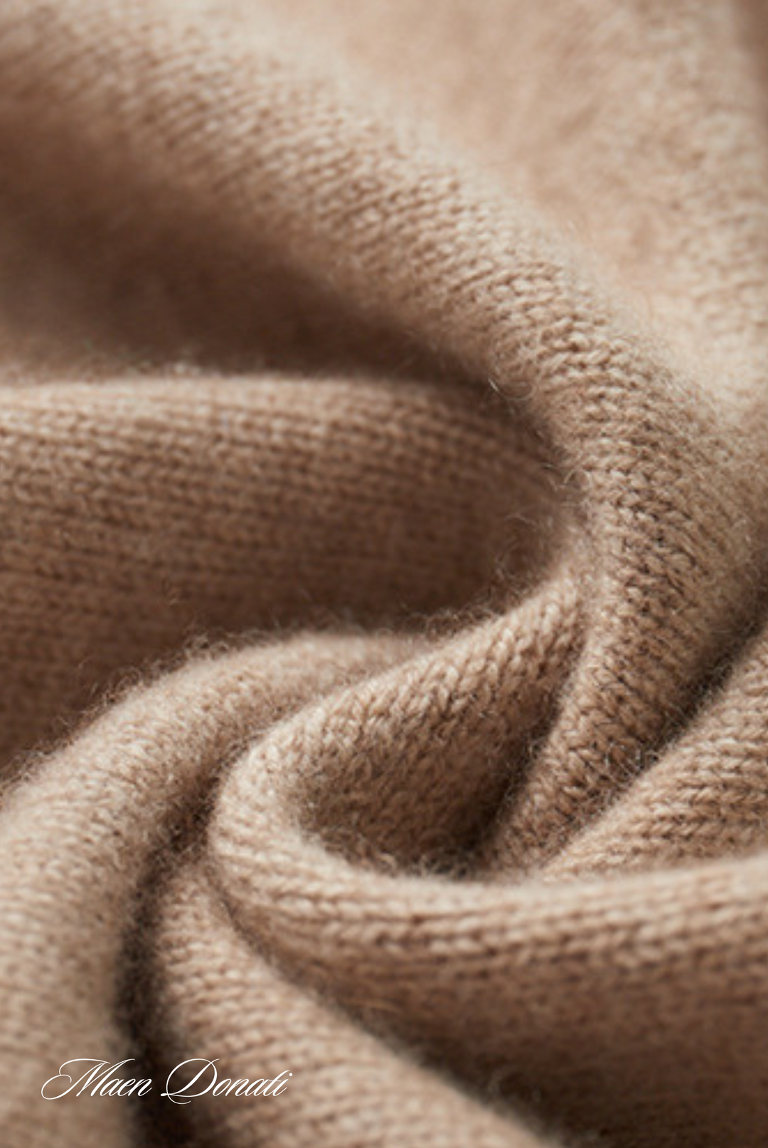 Hochwertiger Herren Pullover mit Stehkragen. Vereinigt Wärme, Komfort & elegantes Design. Ideal für Männermode.