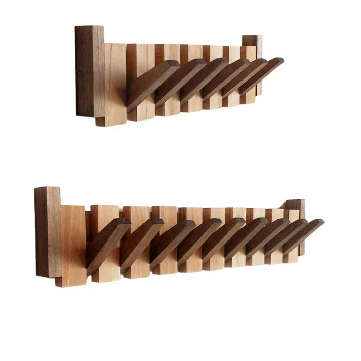 Moderner Klavier-Kleiderhaken aus Holz im Eingangsbereich, schafft Ordnung & Designakzent.