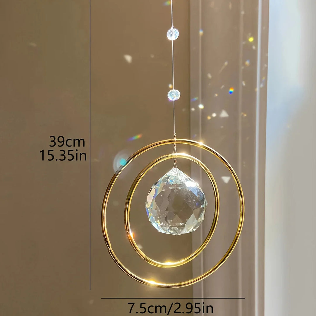 Wunderschöner Sonnenfänger als Geschenkidee, zaubert Regenbogen und symbolisiert Zuneigung, perfekte Fensterdekoration.