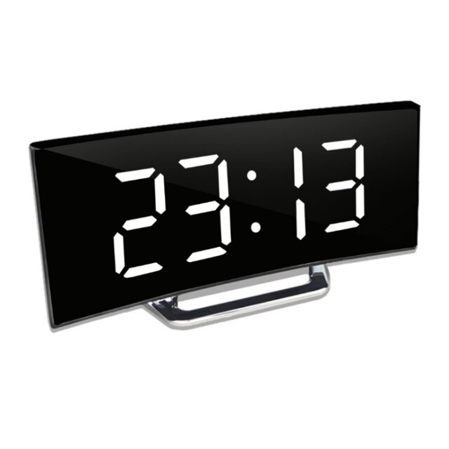 Moderner LED Digitalwecker mit großem, klarem Display. Geschwungenes Design als stilvolle Schlafzimmeruhr.
