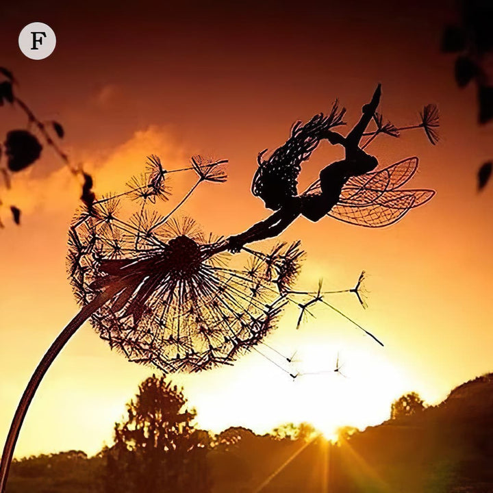 Einzigartige Scherenschnitt Fee Gartenskulptur aus Metall, ein Blickfang für Ihren Garten und Aussenbereich.